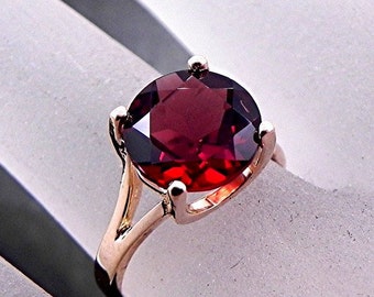 Red Garnet Round   10mm  3.39 Carats   set in 14K Yellow gold ring 1210