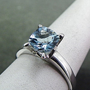 Aguamarina azul natural AAAA sin tratar, talla cojín cuadrada de 7 x 7 mm, 1,16 quilates, anillo de oro blanco de 14 quilates SP77