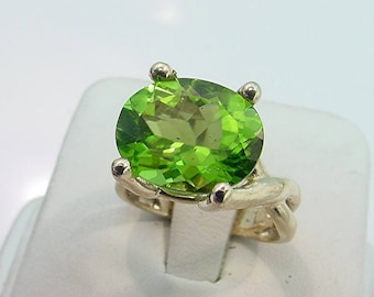 AAAA Peridot 14x11mm 7.28 carat Natural Untreated set in 14K Yellow gold - ELKE- ring 0412