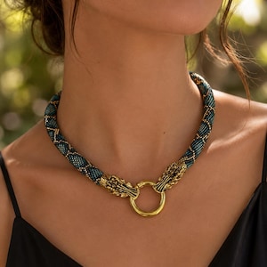 Handgerolde drakenchokerketting: fantasie kraagsieraden, Miyuki-kralen, messing sluiting