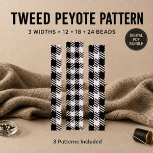 Pode incluir: Pacote PDF digital de padrão peyote tweed com três tiras verticais com um design xadrez em preto e branco. O texto diz TWEED PEYOTE PATTERN, 3 WIDTHS 12 + 18 + 24 BEADS, DIGITAL PDF BUNDLE e 3 Patterns Included.
