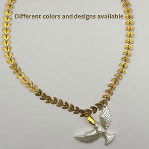 Gold & Perlen Choker – Handgefertigter Boho Statement Schmuck mit Charms