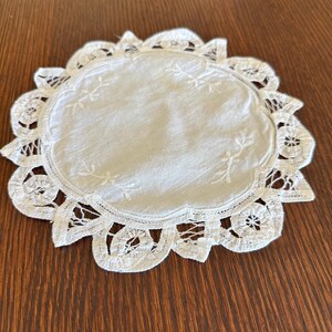 Vintage embroidered Battenburg crochet lace doily