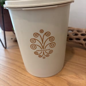 Vintage Tupperware servalier Beige canister 811-3