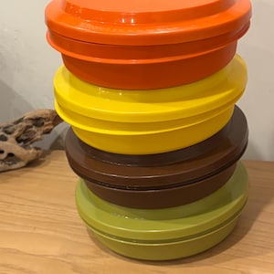 Vintage tupperware seal n serve containers with lids set of 4