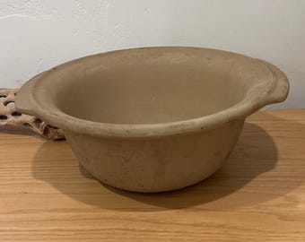 The Pampered Chef 9” stoneware baking bowl, Family Heritage Collection