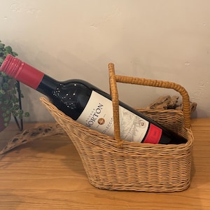 Wicker Wine bottle carrier
