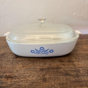 Corningware 2 1/2 quart covered casserole