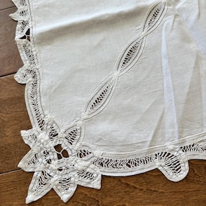 Vintage Battenburg cutwork lace embroidered crocheted tablecloth