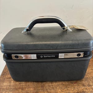 Vintage Samsonite train case luggage - black. ***message for accurate shipping quote