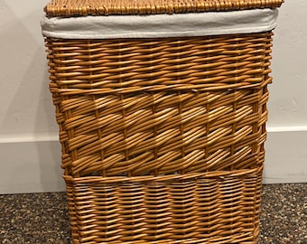 Vintage Wicker Hamper *** message for accurate shipping quote