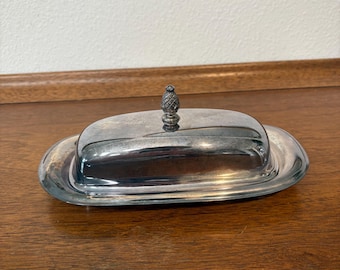Vintage Wm. Rogers silverplate butter dish with a pineapple finial
