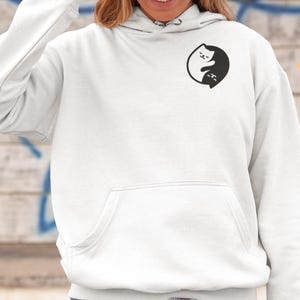 Sudadera con capucha con el logotipo del gato Yin y Yang, linda sudadera con el gato Yin Yang, regalo para amantes de los gatos, diseño de gato blanco y negro, regalo para mamá y papá gato