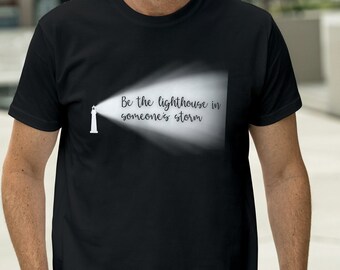 Wees de vuurtoren in iemands storm, Inspirerende T-shirt, Positieve T-shirt, Motiverende T-shirt, Grafisch T-shirt, Lighthouse Shining, Unisex