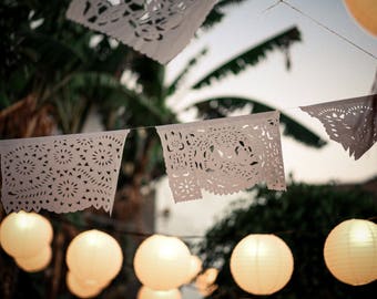 Banner de Papel Picado: Elegante Guirnalda de Fiesta Mexicana Blanca o Multicolor