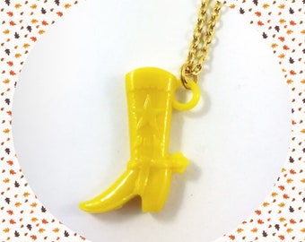 Vintage yellow cowboy boot plastic gumball prize pendant necklace