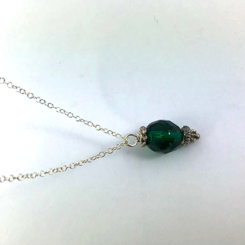 Emerald green stone boho silver pendant necklace