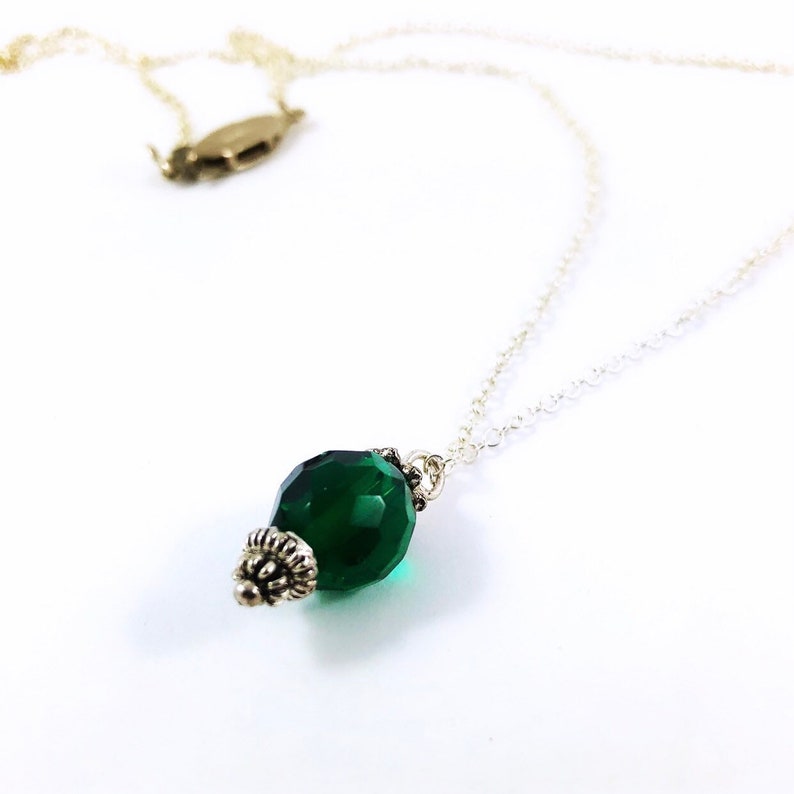 Emerald green stone boho silver pendant necklace