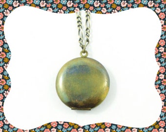 Vintage aged patina round single locket brass antique bronze necklace