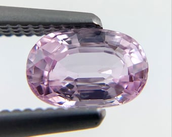 Kunzite oval cut 0.10 carat loose gemstone