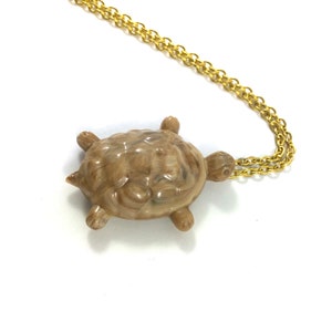 Adorable vintage brown marbled lucite turtle golden pendant necklace image 10