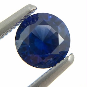 Ceylon sapphire round cut 0.65 carat loose gemstone