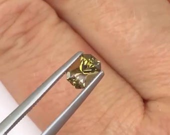 Champagne Sapphire radient emerald cut 0.72 carat loose gemtone