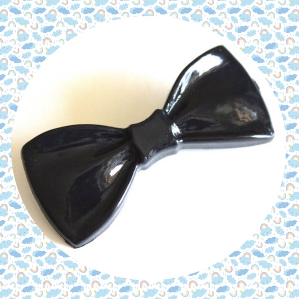 Black vintage plastic black bowtie brooch