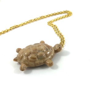 Adorable vintage brown marbled lucite turtle golden pendant necklace image 6