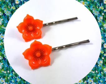 Coppia di forcine vintage color arancione brillante con fiore a cinque petali in argento