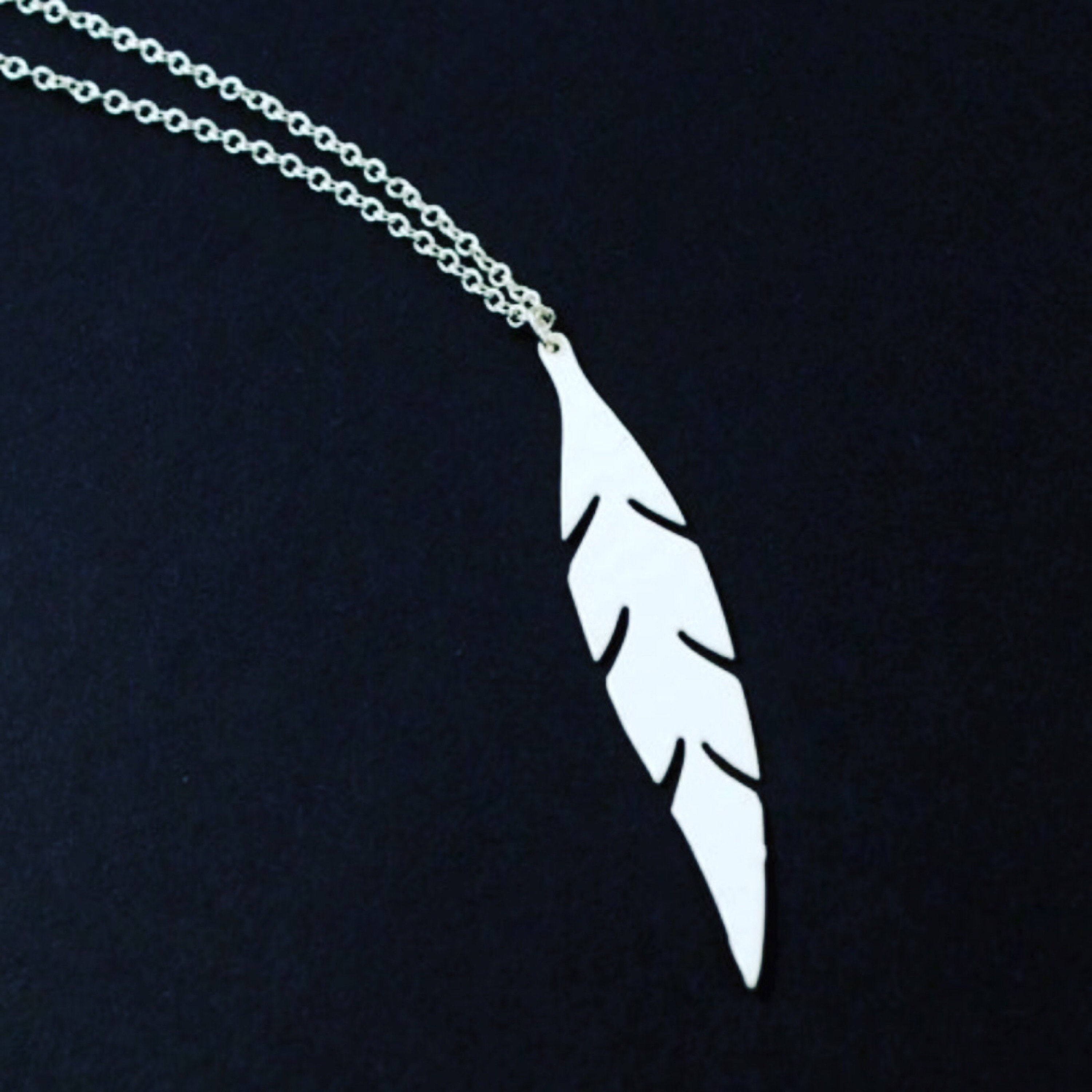 Vintage White Enamel Hammered Metal Leaf Feather Pendant Etsy