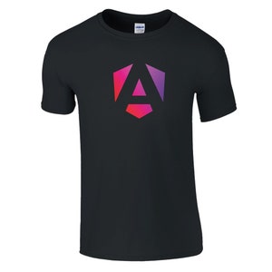 Puede incluir: Camiseta negra con un logotipo en degradado rosa y morado de una A estilizada dentro de un hexágono.