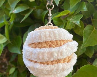 Crochet concha pan dulce (mexican sweet bread) keychain