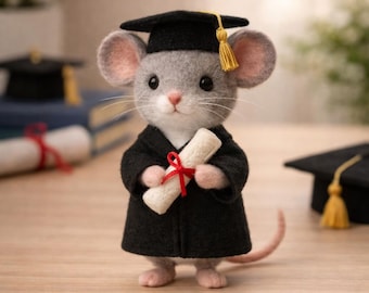 Nadelfilz-Abschluss-Maus, individuelle Wollfigurine, Abschlussdiplom-Andenken, Klasse von 2026