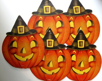 DEUX citrouilles Vintage étrange, sorte de Spooky Halloween en carton avec chapeau de sorcière