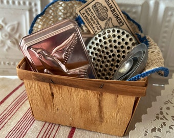 Vintage Kitchen Gift Basket, Farmhouse Collectibles, Kitchenware