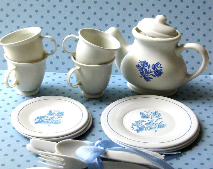 Vintage Ohio Art Co Toy Dishes 24 Pieces, Yorktowne Pfaltzgraff, Grey