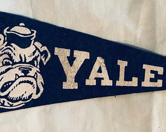 VINTAGE YALE PENNANT felt bulldog collectible college decor