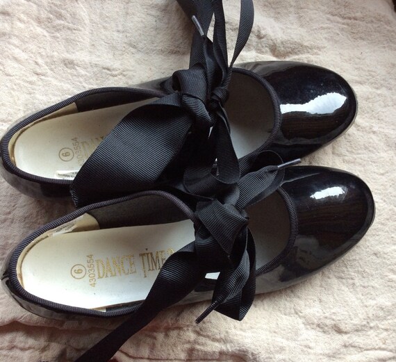 DANCE TAP SHOES black patent leather, double bow tie… Gem