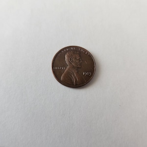 Moneda coleccionable vintage de un centavo de Lincoln de 1983 sin marca de ceca