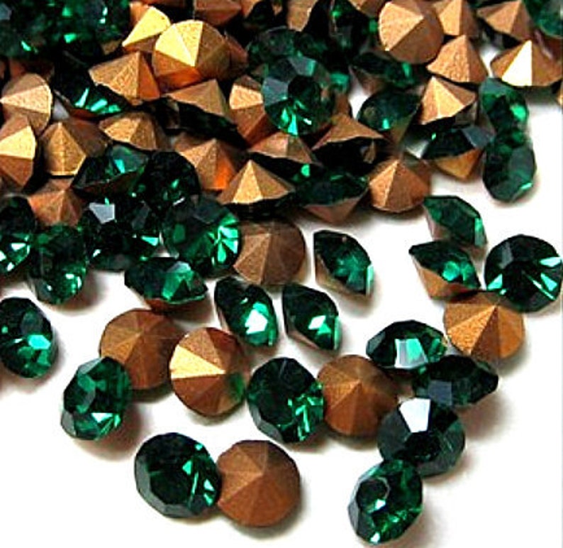 Vintage Czech Emerald Round 19ss Faceted Glass Chatons 10