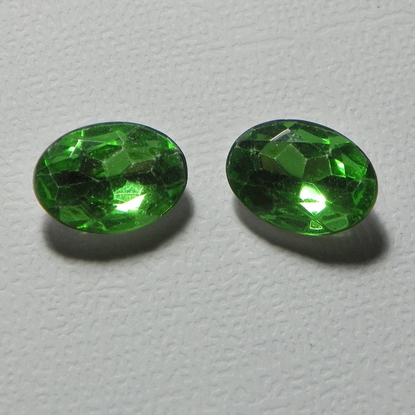 Vintage Czech Peridot 14x10mm Oval Faceted Glass Jewels (2)