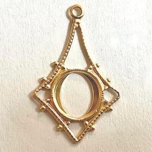 14Kt Gold Filled Drop 20x15mm Fancy Kite with 7mm Round Cabochon Setting (1)