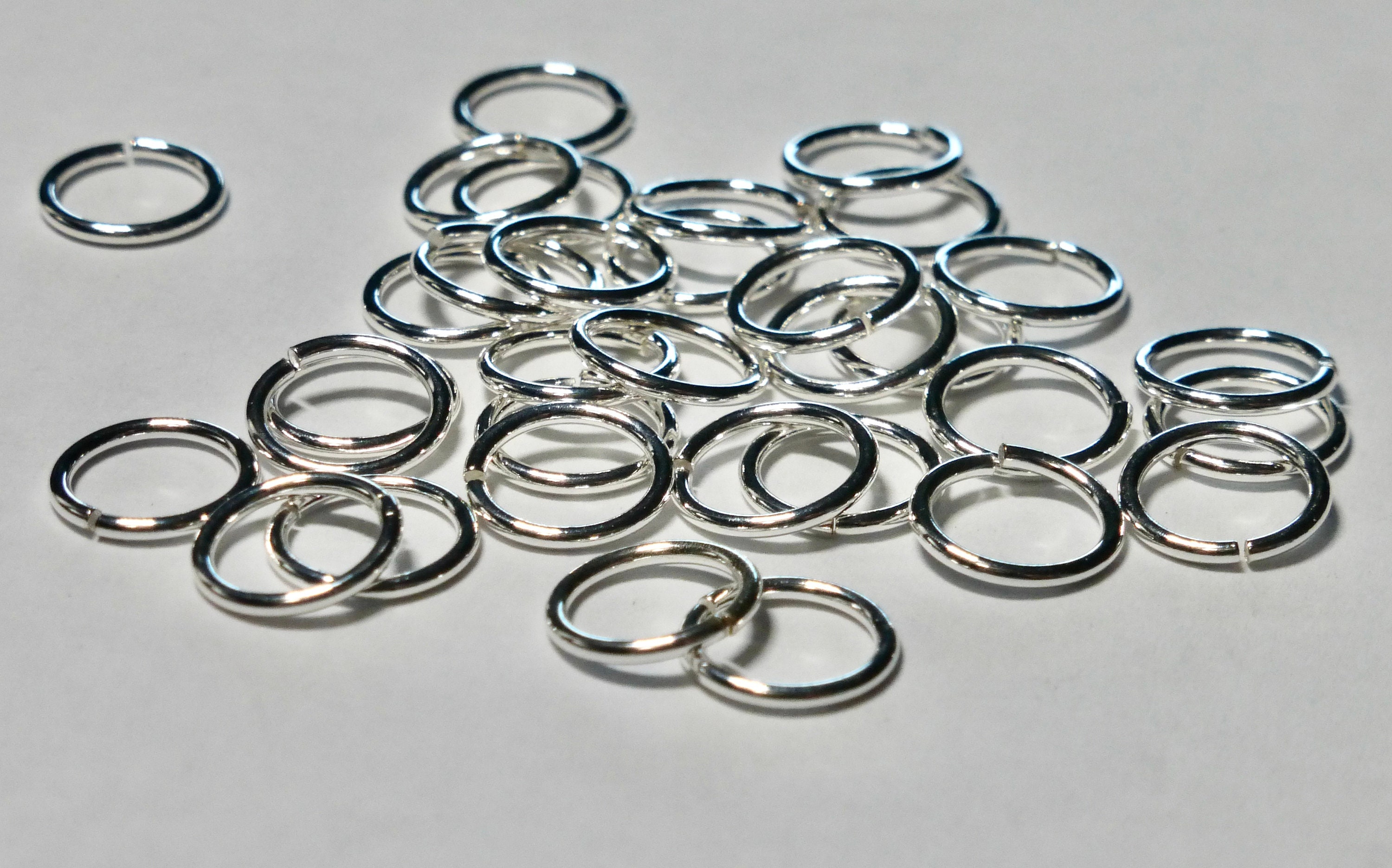 50 Square Sterling Silver Jump Rings - Bright, Antique or Black in 22, –  Creating Unkamen