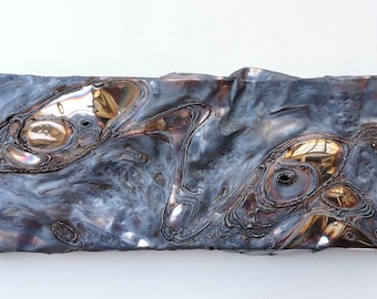 Obra de arte mural única y abstracta en metal "Turbulencia", objeto exclusivo fabricado en acero inoxidable quemado.