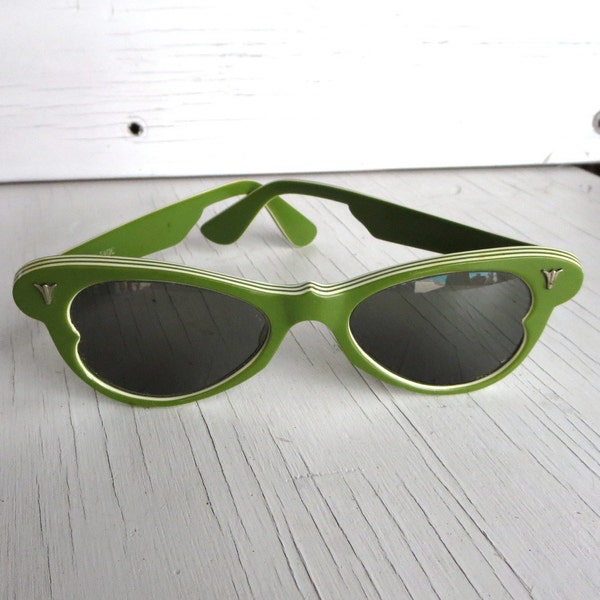 Vintage 50s Cats Eye Sunglasses VLV green White Two Tone Italy 1950s Rockabilly Eyewear