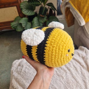 Giant Bee Plushie – Handmade Crochet Stuffed Animal Toy, Cute Jumbo Amigurumi Bee Gift for Kids & Bee Lovers, Soft Cozy Insect Pillow