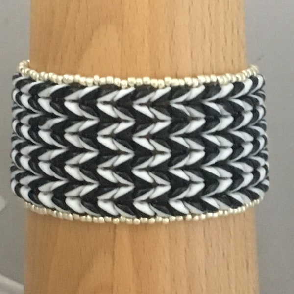 Hand-beaded Chevron Zigzag Superduo Duets Beaded Cuff in Black and White