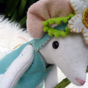Daisy Mouseling and her Pretty Parasol