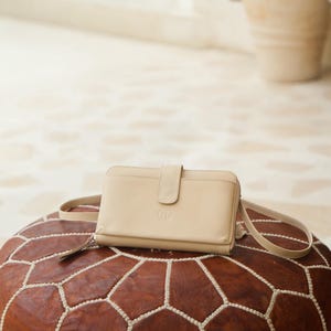 Leder Cross Body Wallet Bag in Creme | Schultertasche aus echtem Leder | Luxus Reisebrieftasche | Strapazierfähige Schultertasche | Handyhalter Tasche